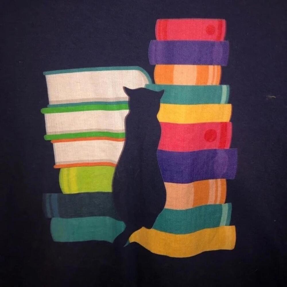 Cat & Books Tee - Picture 2 of 4